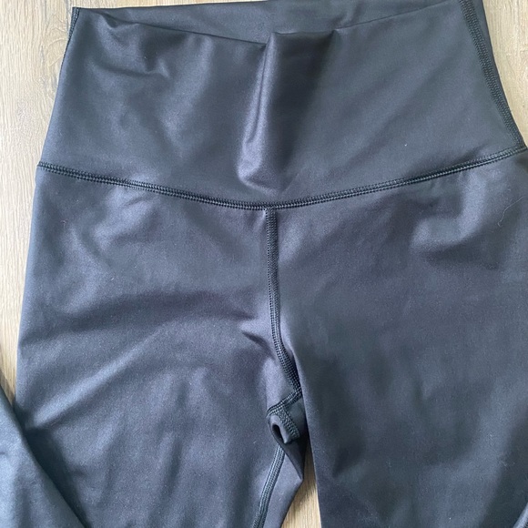 aerie Pants - Aerie "SHINE" Brand New Leggings. Looks like faux leather. Size M